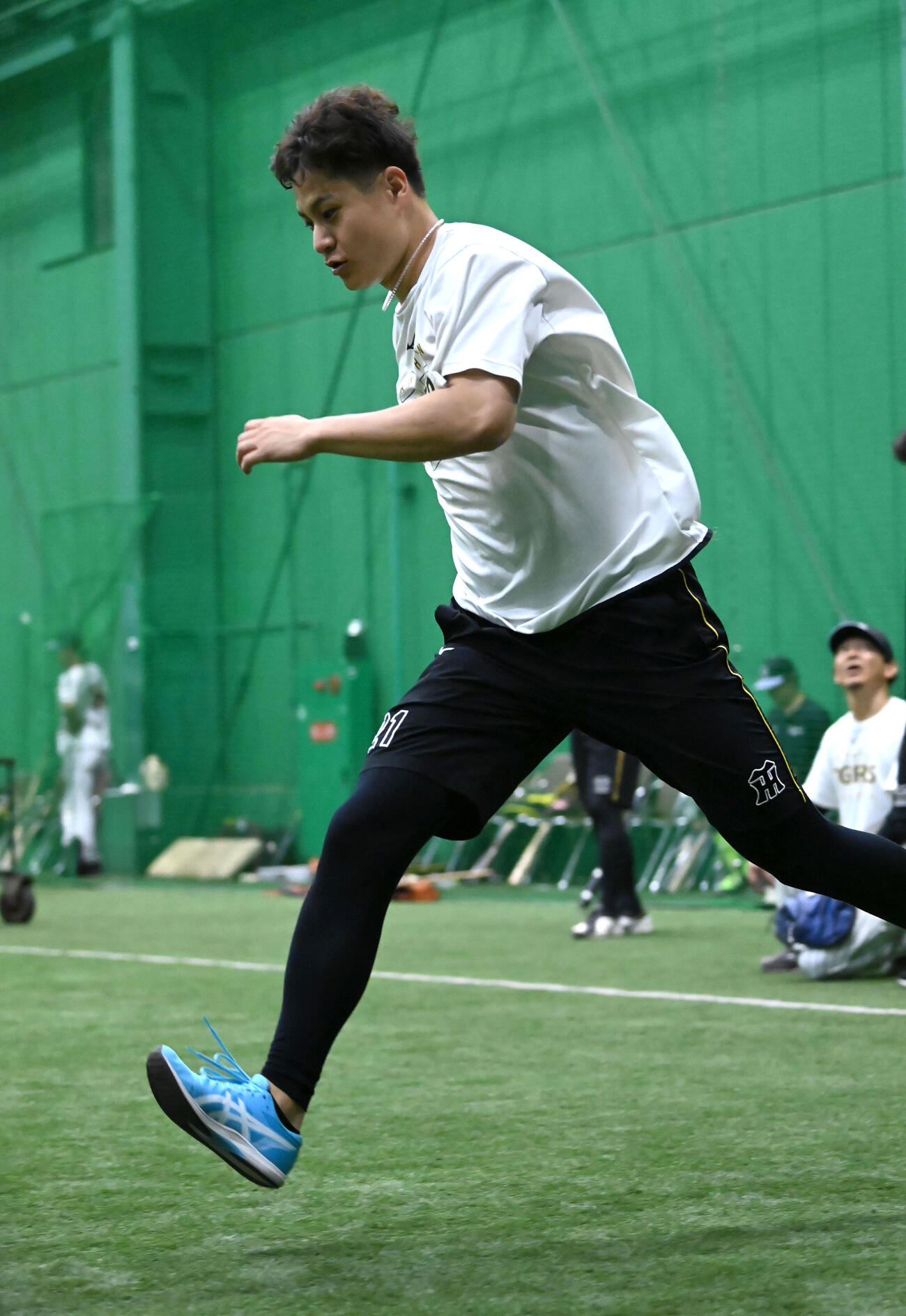 トレーニングをする阪神大竹耕太郎（撮影・石井愛子）