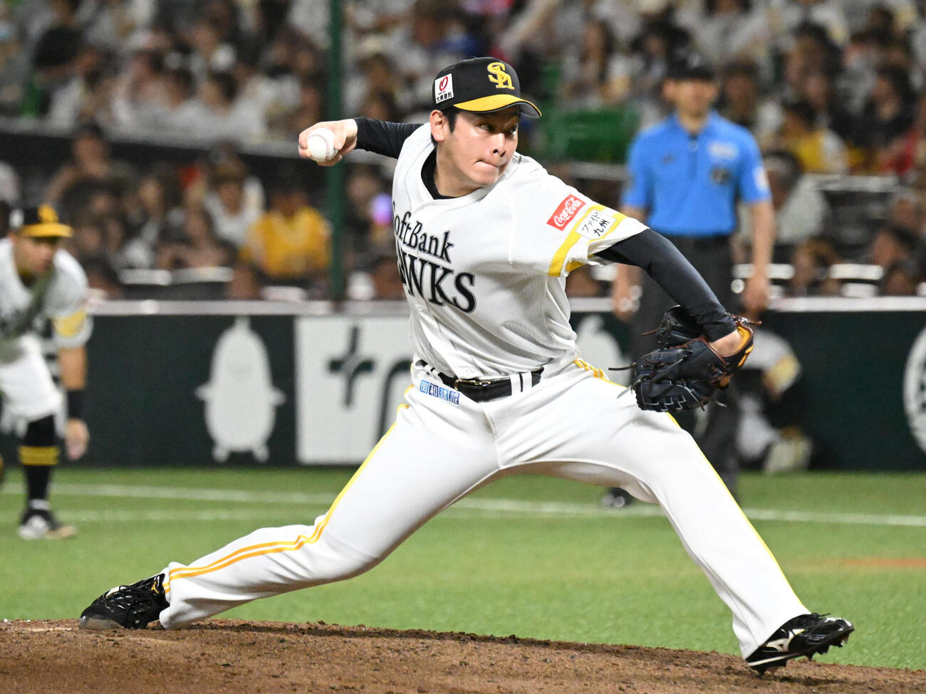27日、オリックス戦の2番手で登板したソフトバンク鈴木豪太