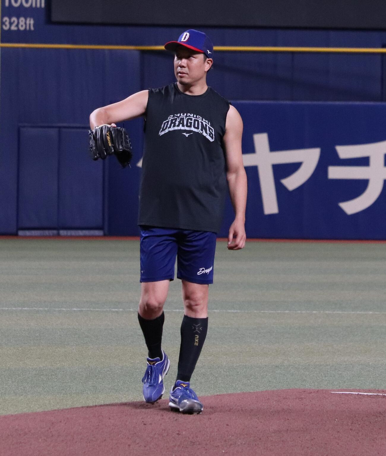 投手練習に参加しマウンドで投球練習を行う中日大野