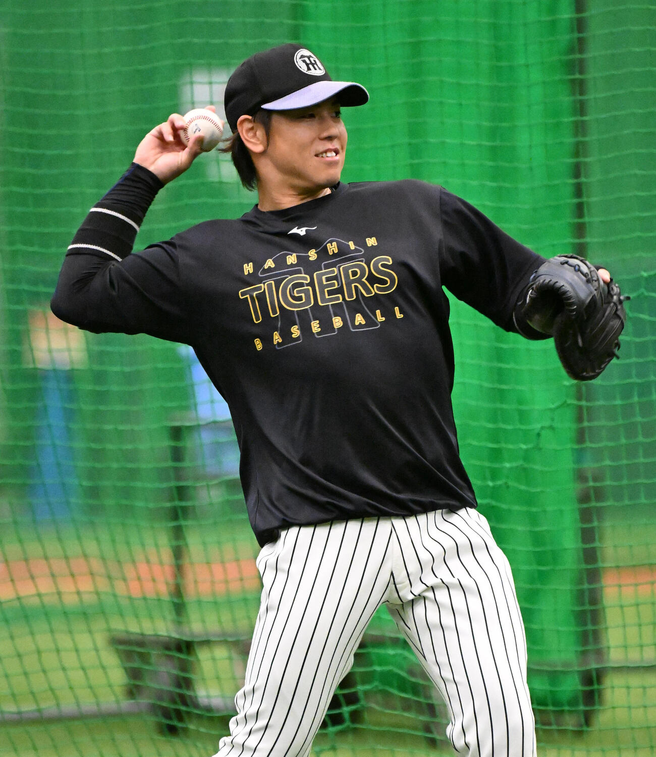 キャッチボールをする阪神梅野隆太郎（撮影・石井愛子）