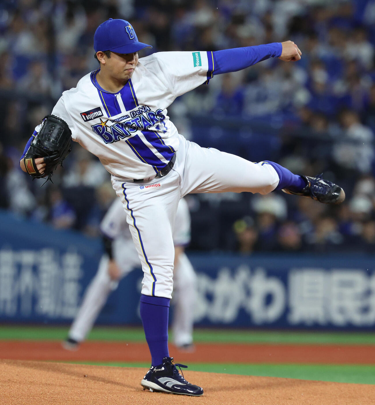 DeNA対広島　力投するDeNA先発東克樹（撮影・水谷安孝）