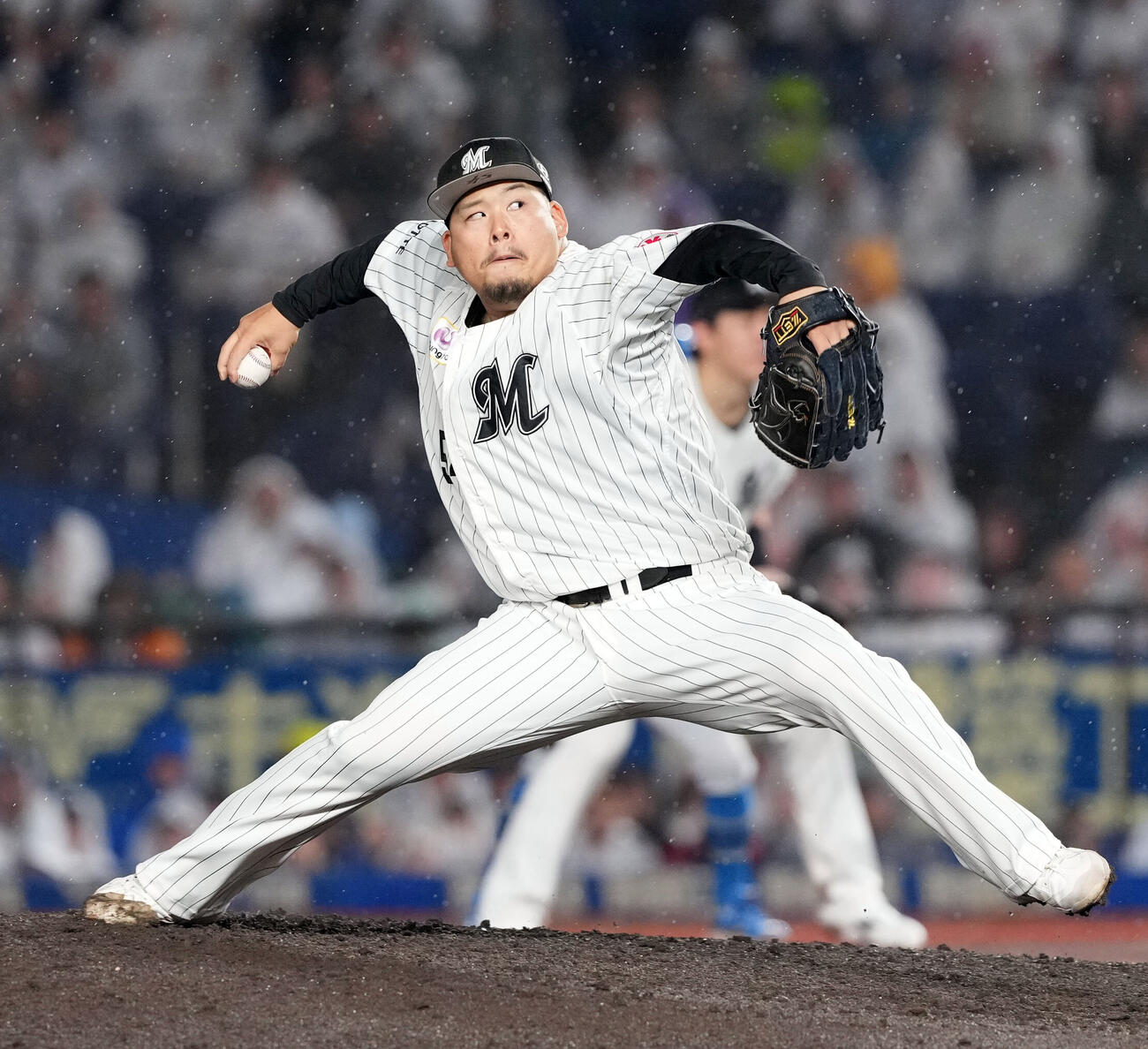 ロッテ対日本ハム　8回途中からマウンドに上がったロッテ沢田圭佑（撮影・たえ見朱実）