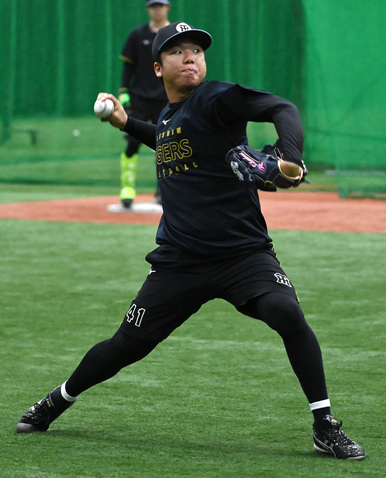 キャッチボールをする阪神村上頌樹（撮影・石井愛子）