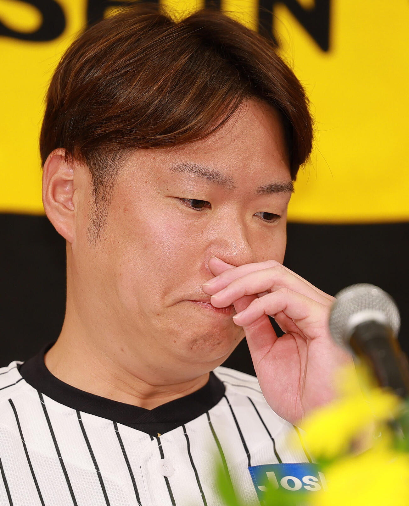 現役引退の記者会見をする西勇輝（撮影・上山淳一）