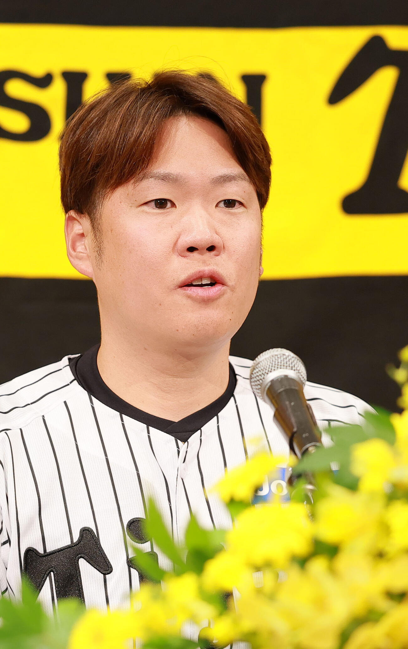 現役引退の記者会見をする西勇輝（撮影・上山淳一）
