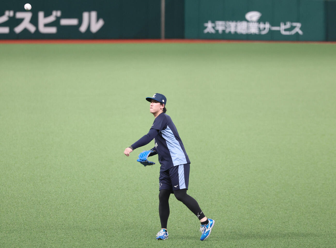 西武対オリックス　軽く投げる西武隅田知一郎（撮影・増田悦実）