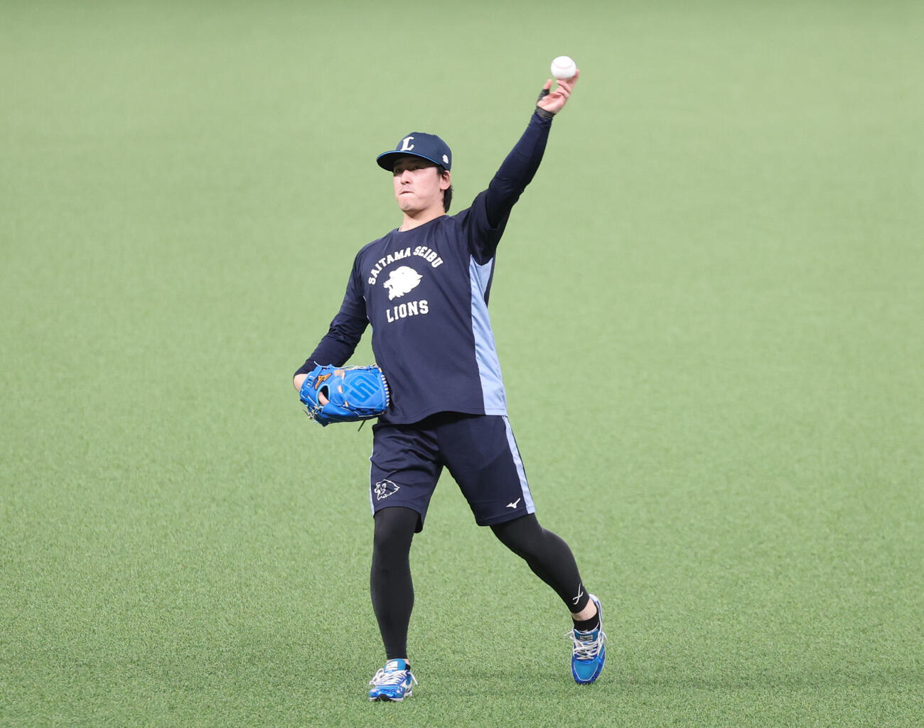 西武対オリックス　軽く投げる西武隅田知一郎（撮影・増田悦実）