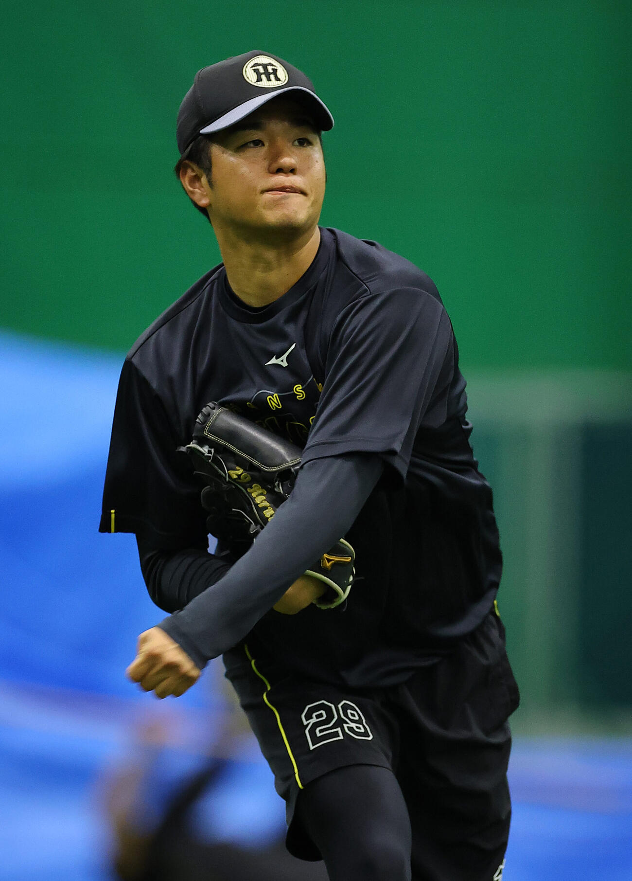 阪神対ヤクルト　キャッチボールをする高橋遥人（撮影・上田博志）