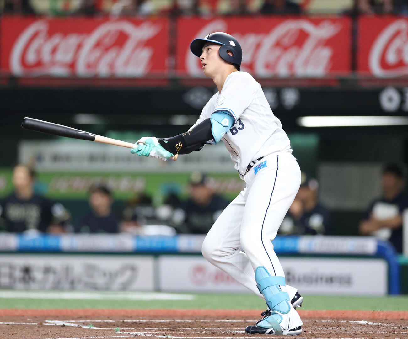 西武オリックス　2回裏西武2死二塁、2点本塁打を放つ長谷川信哉（撮影・増田悦実）