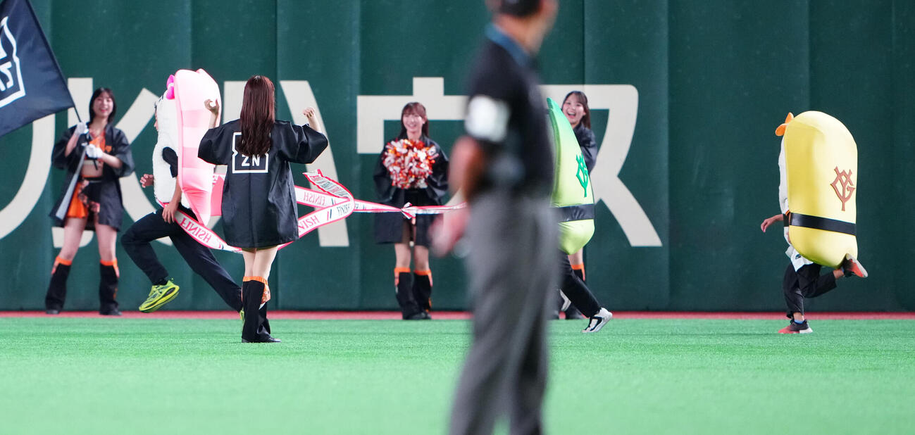 巨人対広島　すしレースで優勝したえび（撮影・鈴木みどり）
