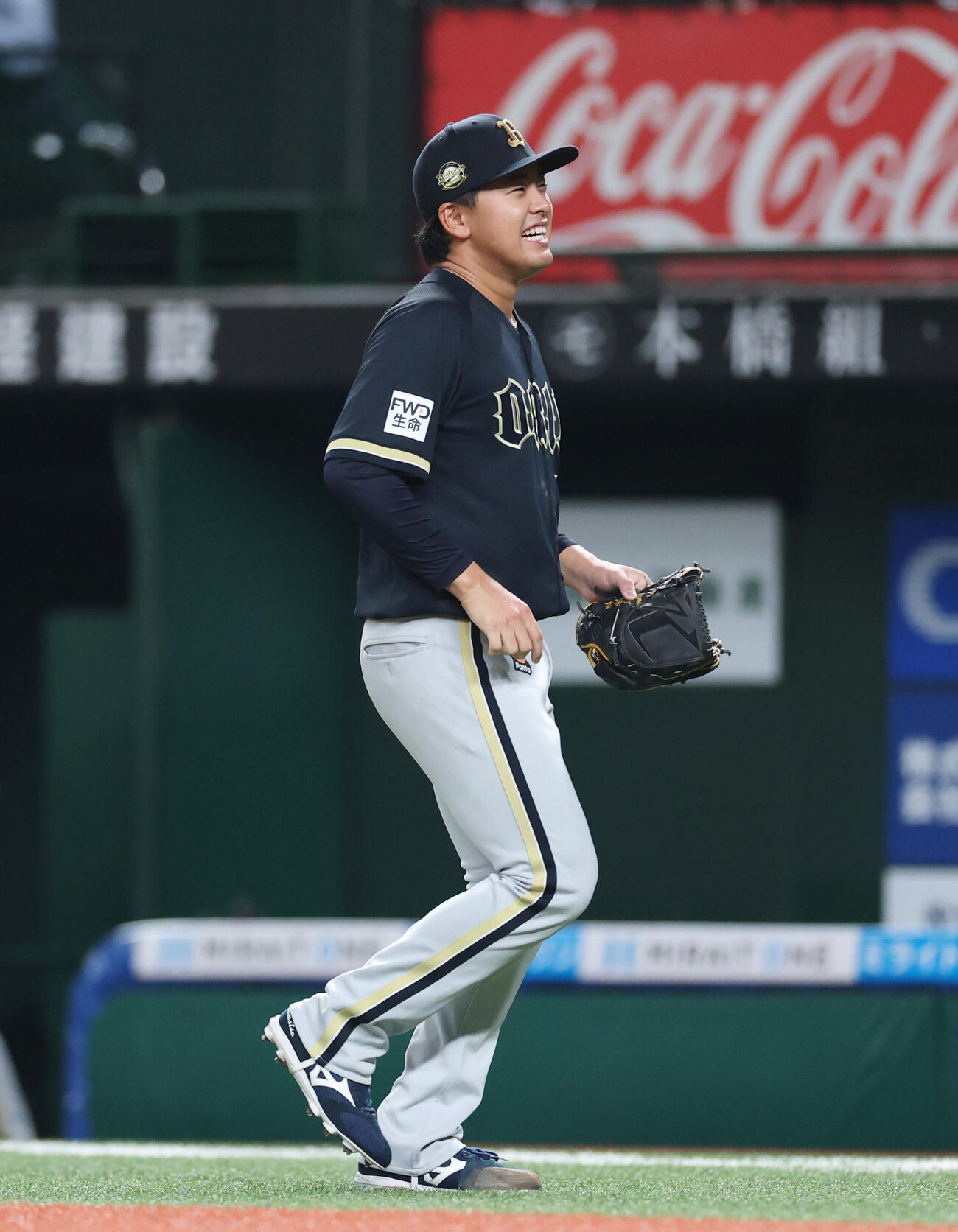 西武オリックス　6回裏を無失点に抑え笑顔を見せる東松快征（撮影・増田悦実）