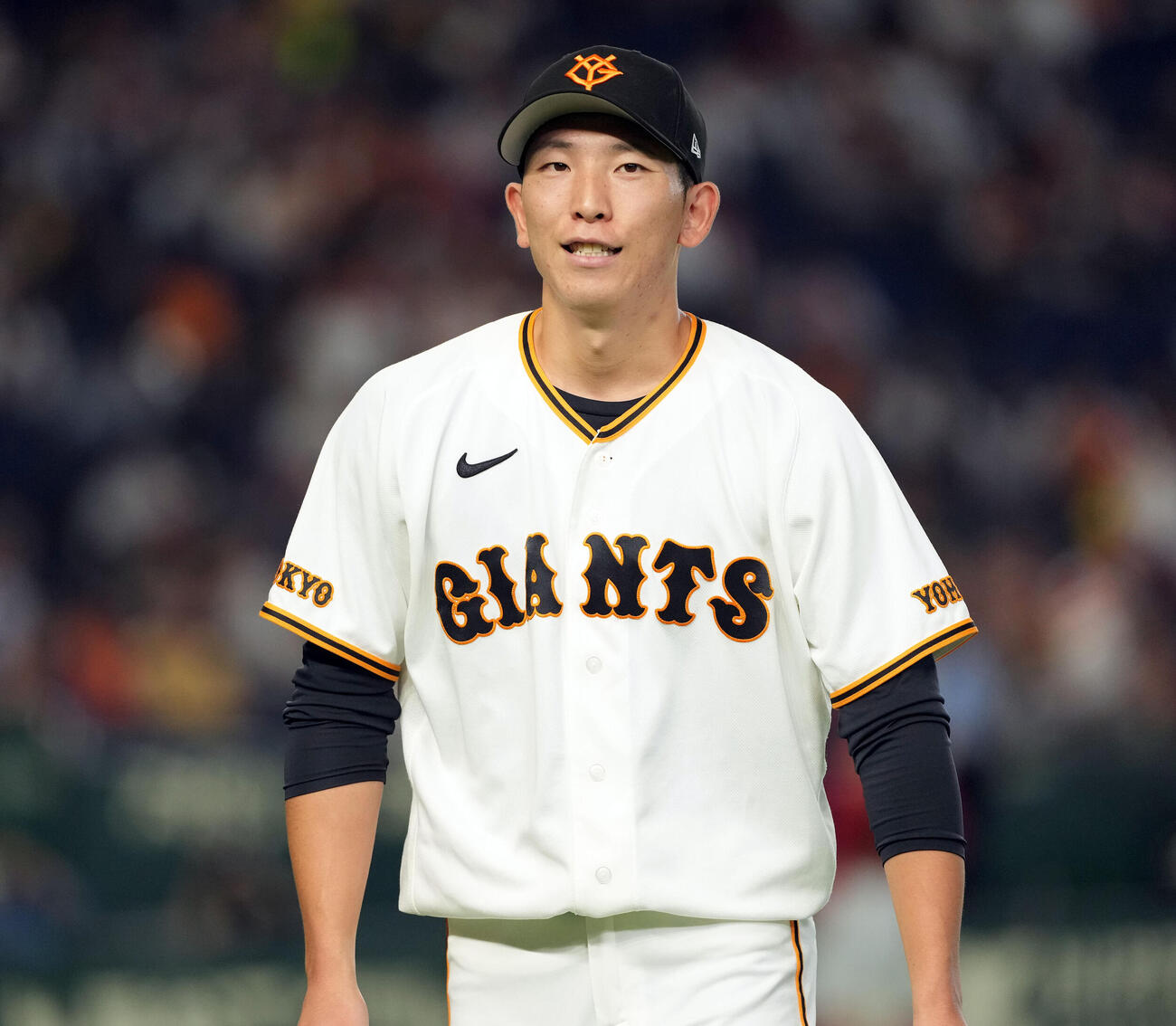 巨人対広島　初回を三者凡退に切り上げ笑顔の巨人先発戸郷翔征（撮影・たえ見朱実）