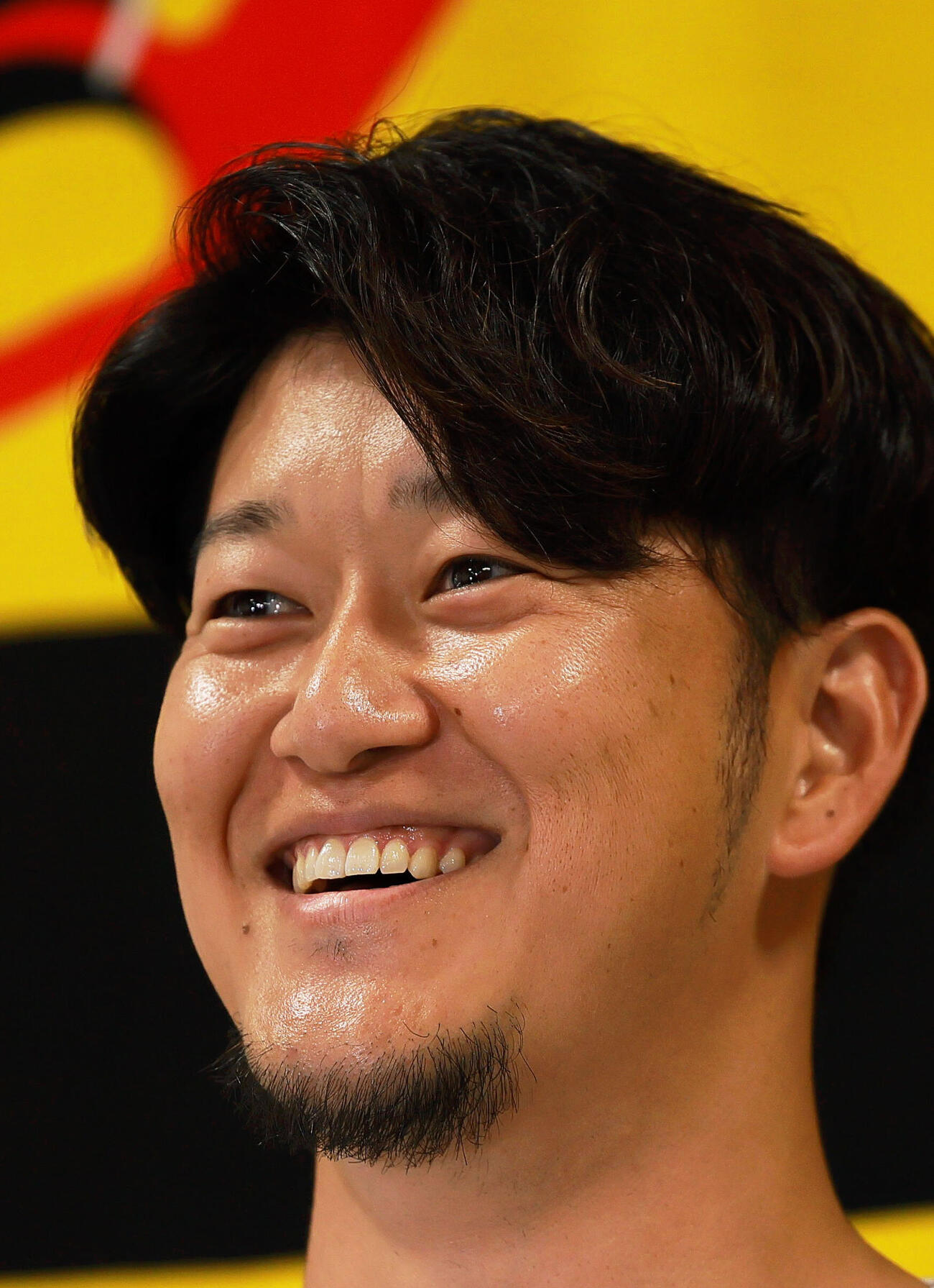 現役引退の記者会見をする阪神岩貞祐太（撮影・上山淳一）