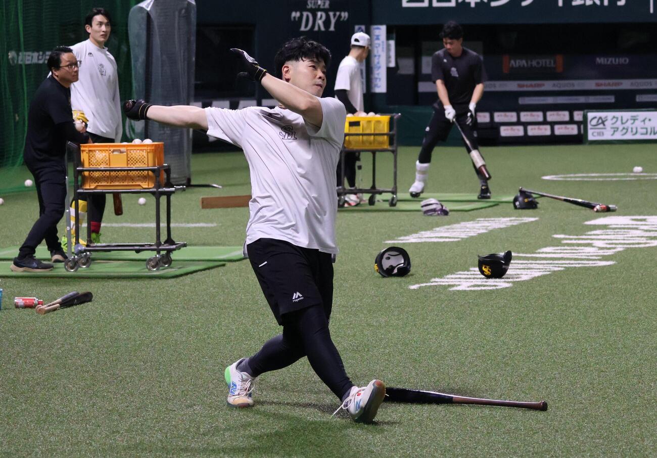 ソフトバンク近藤はロングティーを行う