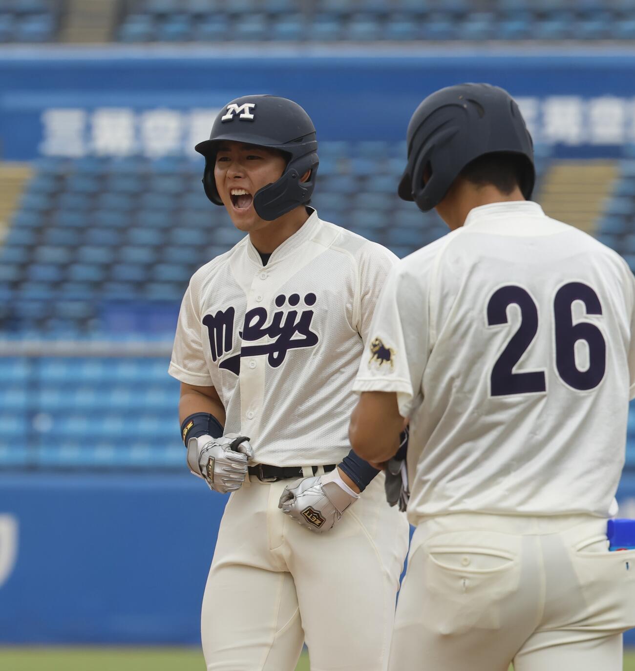 早大対明大　1回裏明大2死満塁、右前適時打を放ち、雄たけびをあげる明大・福原聖矢（撮影・山本朝陽）