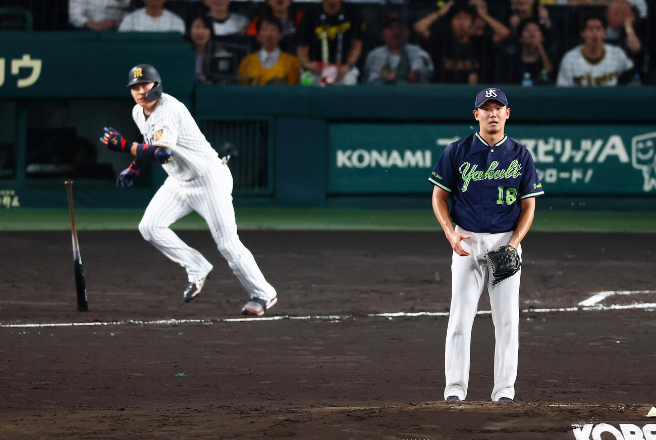 阪神対ヤクルト　2回裏阪神1死、奥川恭伸は大山悠輔に左中間越えソロ本塁打を浴びる（撮影・加藤哉）