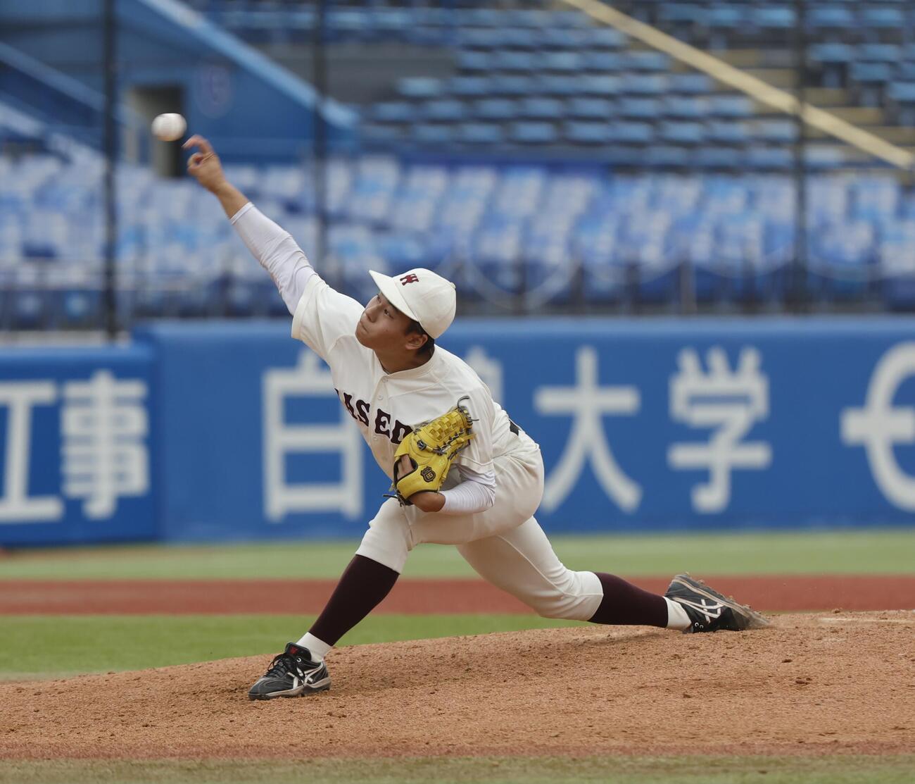 早大対明大　3番手で登板した早大・安田虎汰郎（撮影・山本朝陽）
