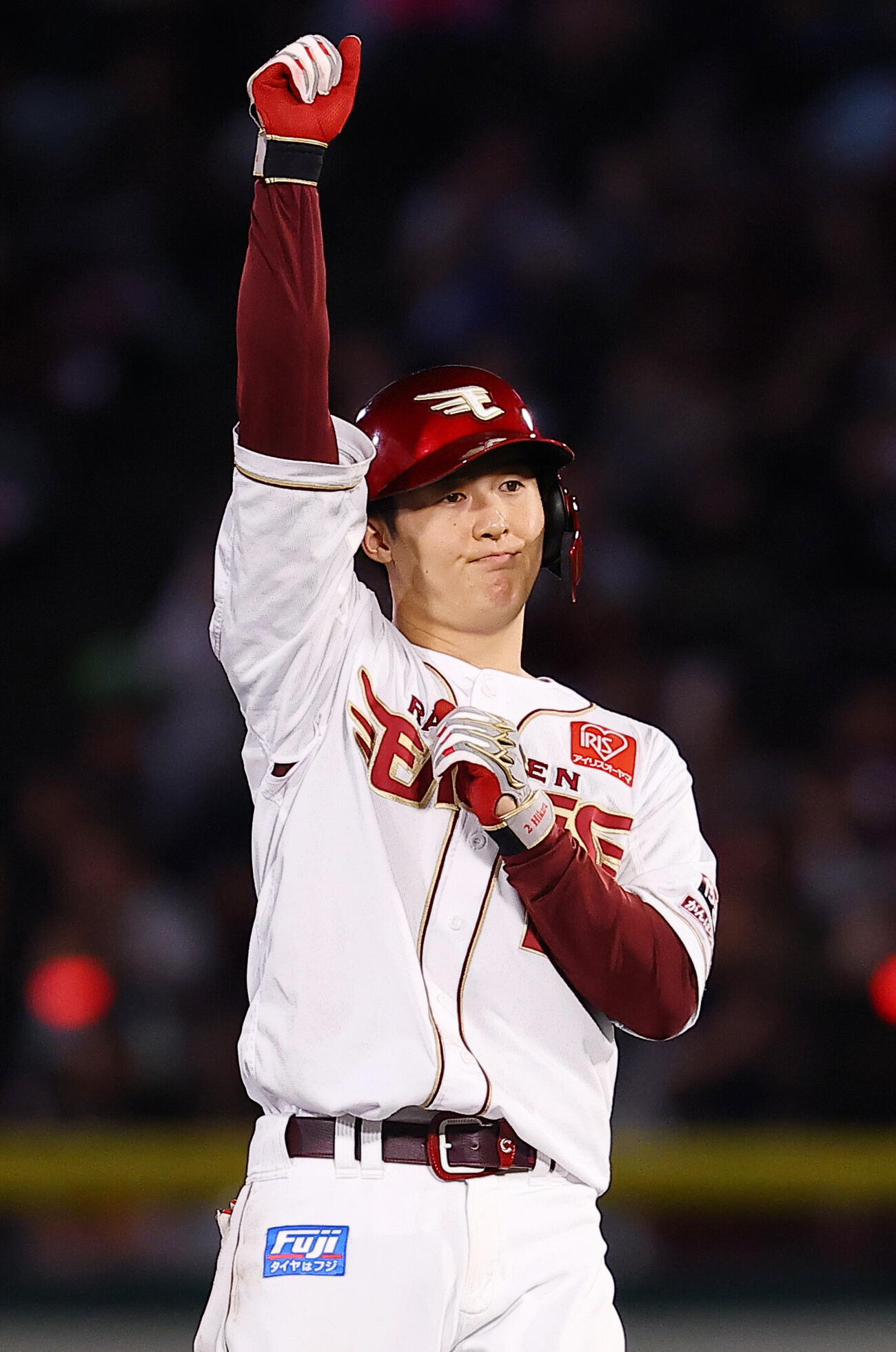 楽天対ロッテ　7回裏楽天1死二塁、適時二塁打を放ち喜ぶ太田光（撮影・野上伸悟）