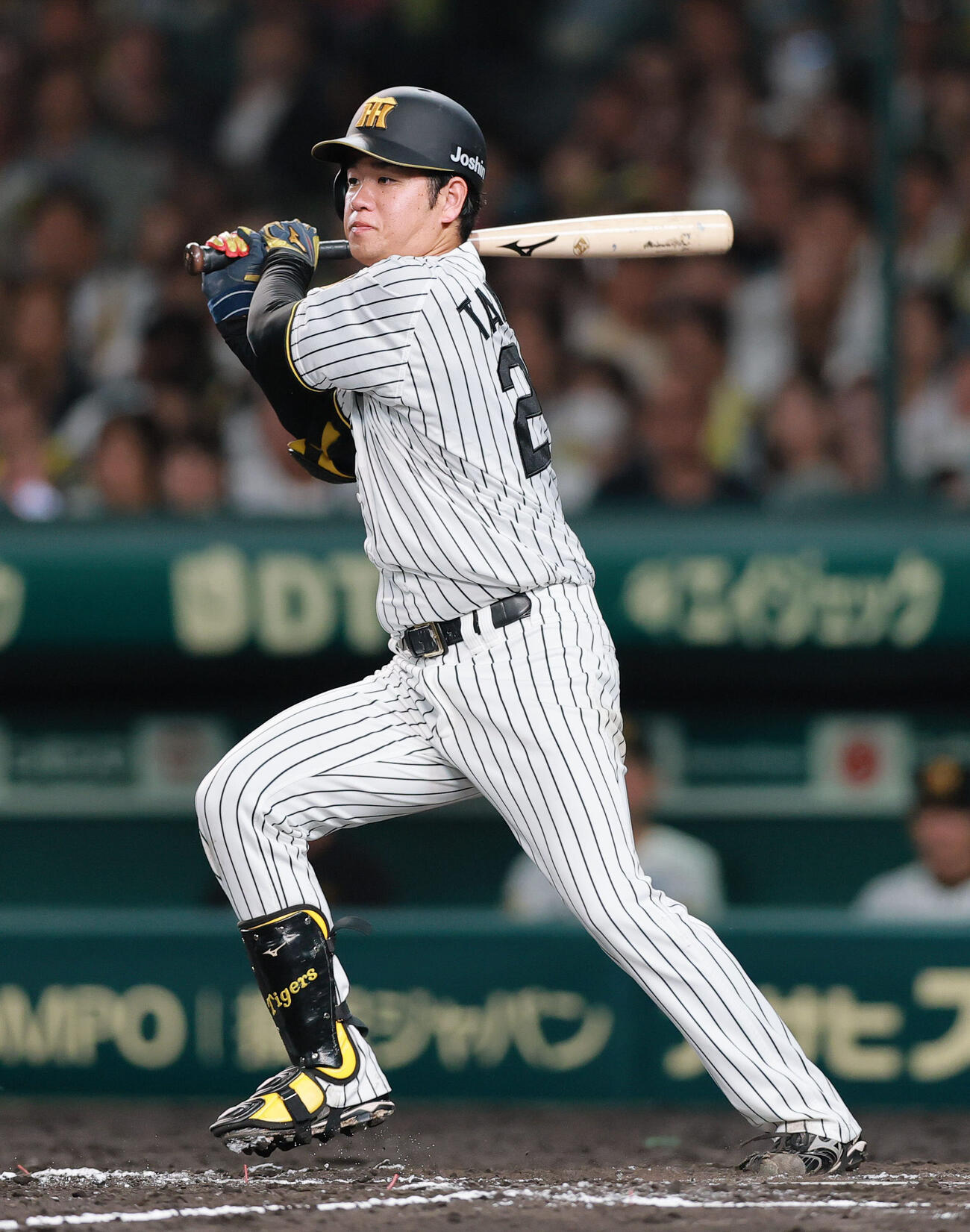 阪神対ヤクルト　7回裏阪神2死三塁、高橋遥人は適時打を放つ（撮影・上山淳一）