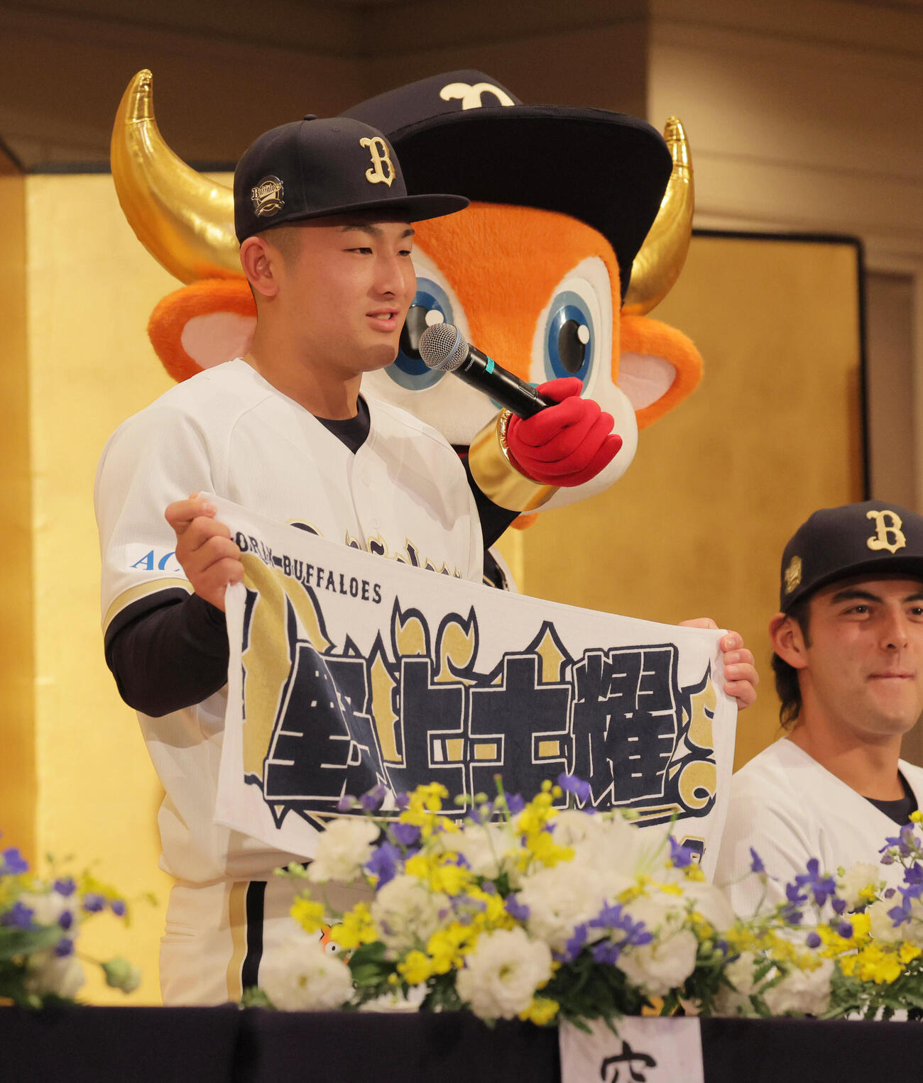 オリックスの新人選手入団発表記者会見でスピーチする野上士耀さん（2025年撮影）
