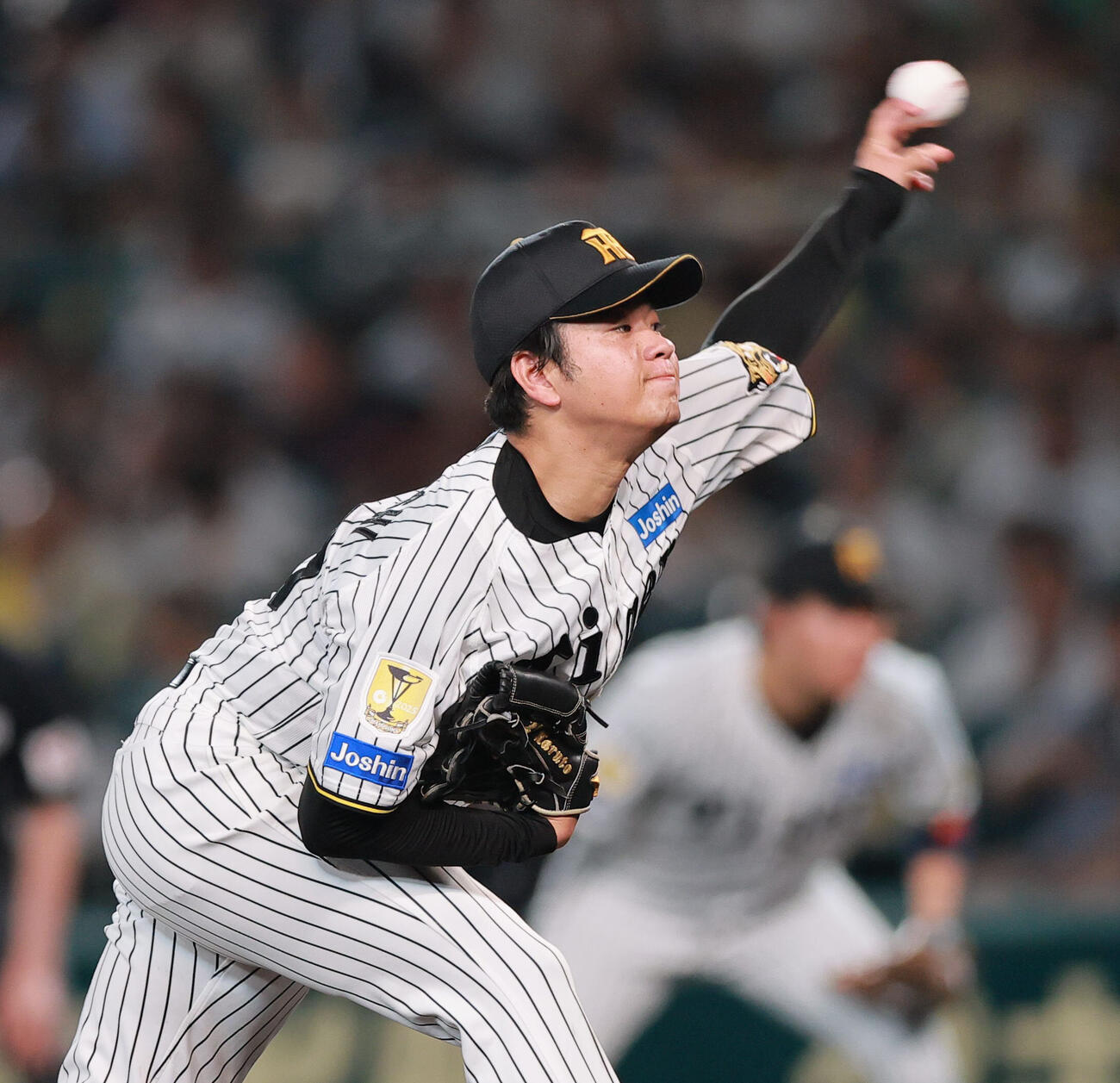 阪神対ヤクルト　4回表、力投する阪神高橋遥人（撮影・上山淳一）