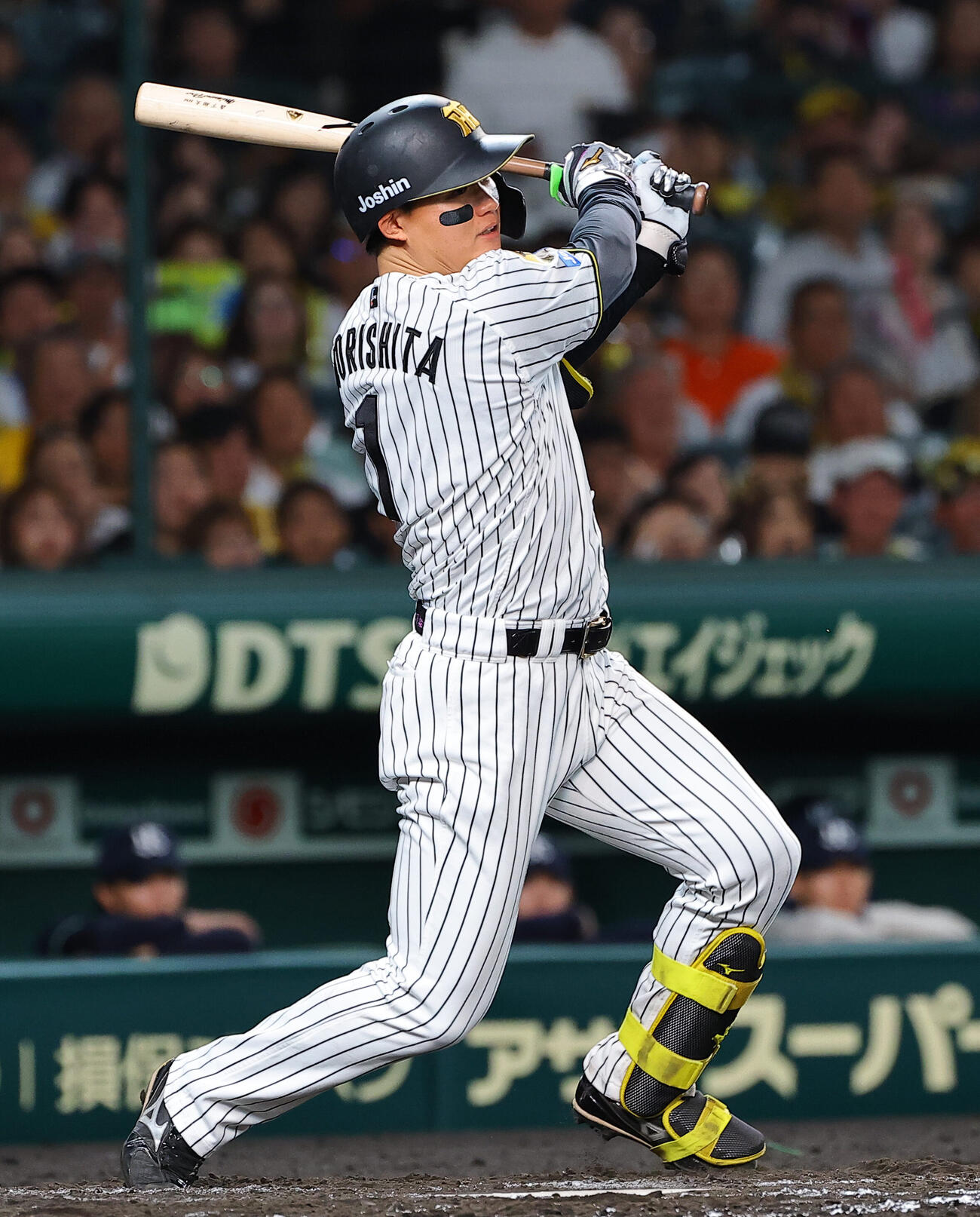 阪神対ヤクルト　3回裏阪神2死一塁、森下翔太は適時二塁打を放つ（撮影・上田博志）