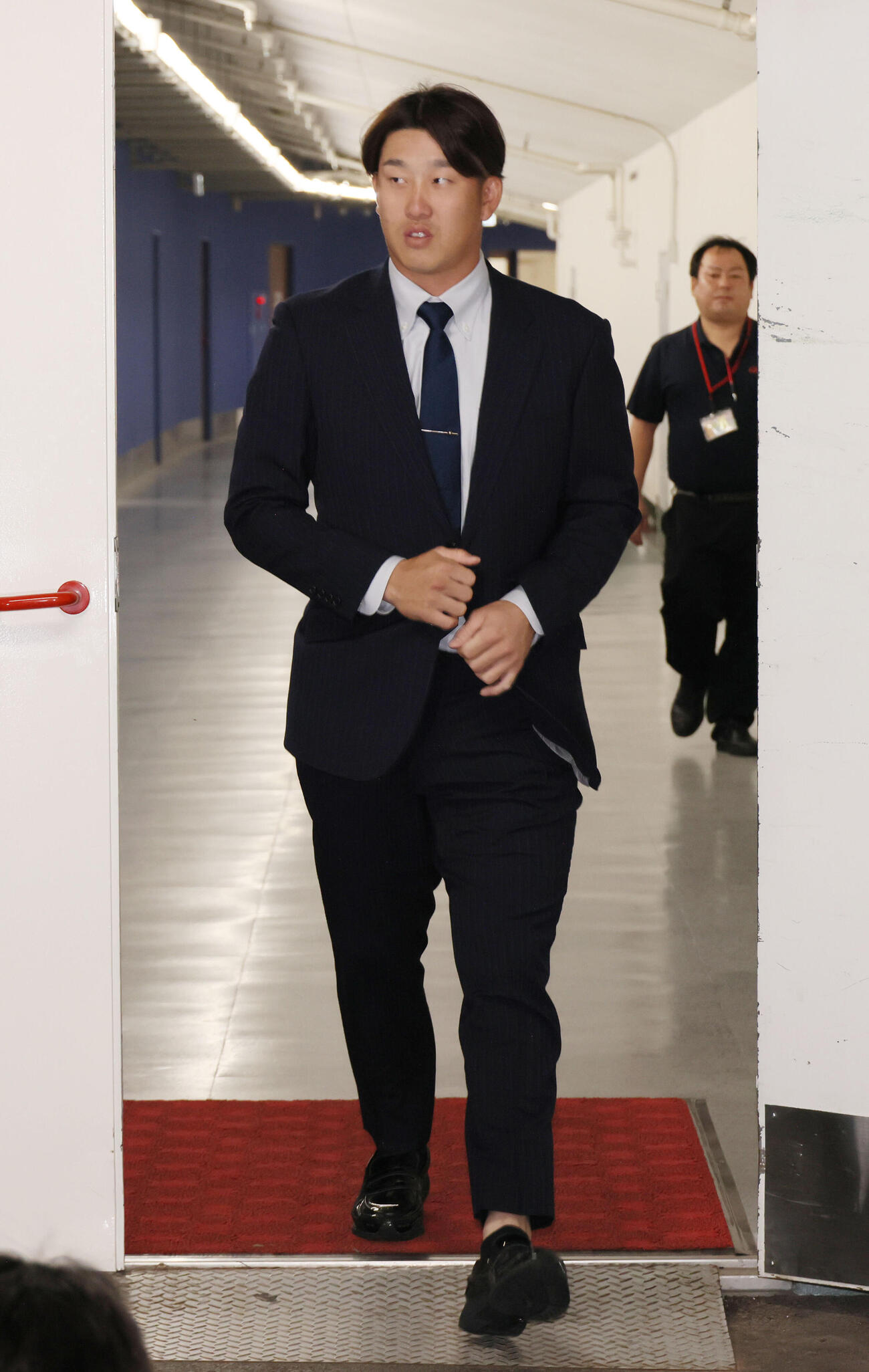 戦力外通告された広島小園海斗（撮影・加藤孝規）