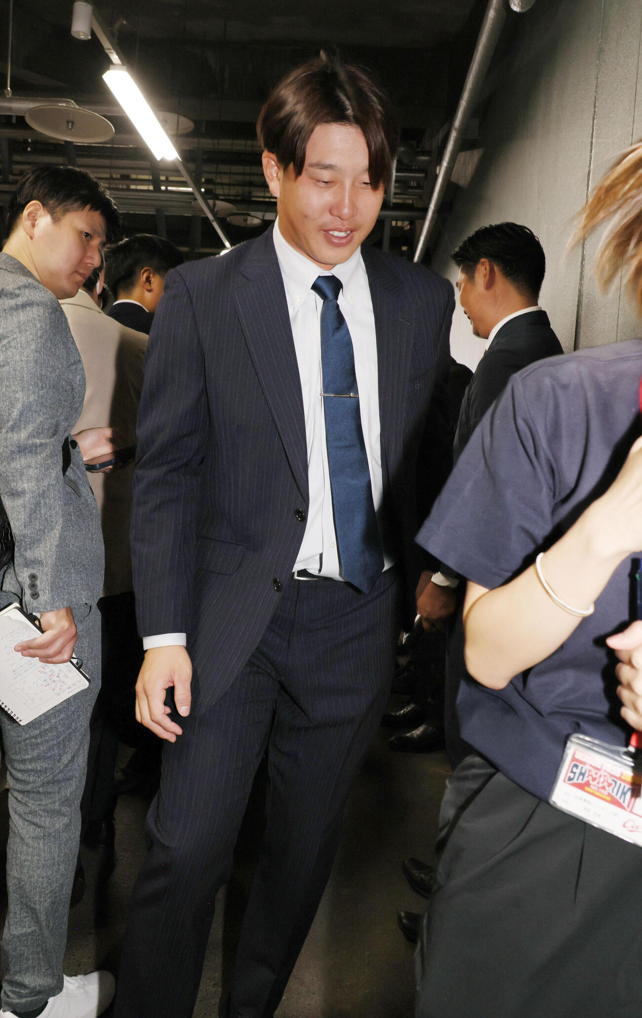 戦力外通告された広島小園海斗（撮影・加藤孝規）