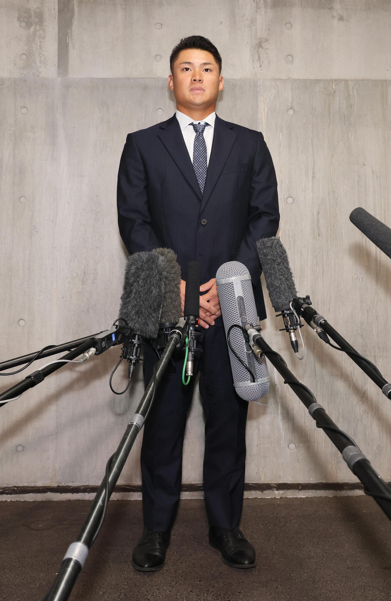 戦力外通告された広島田村俊介（撮影・加藤孝規）
