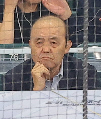 阪神対巨人　テレビ解説をする岡田彰布オーナー付顧問（撮影・上田博志）