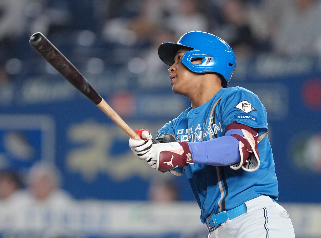 ロッテ対日本ハム　5回表日本ハム2死三塁、万波中正は適時二塁打を放つ（撮影・足立雅史）