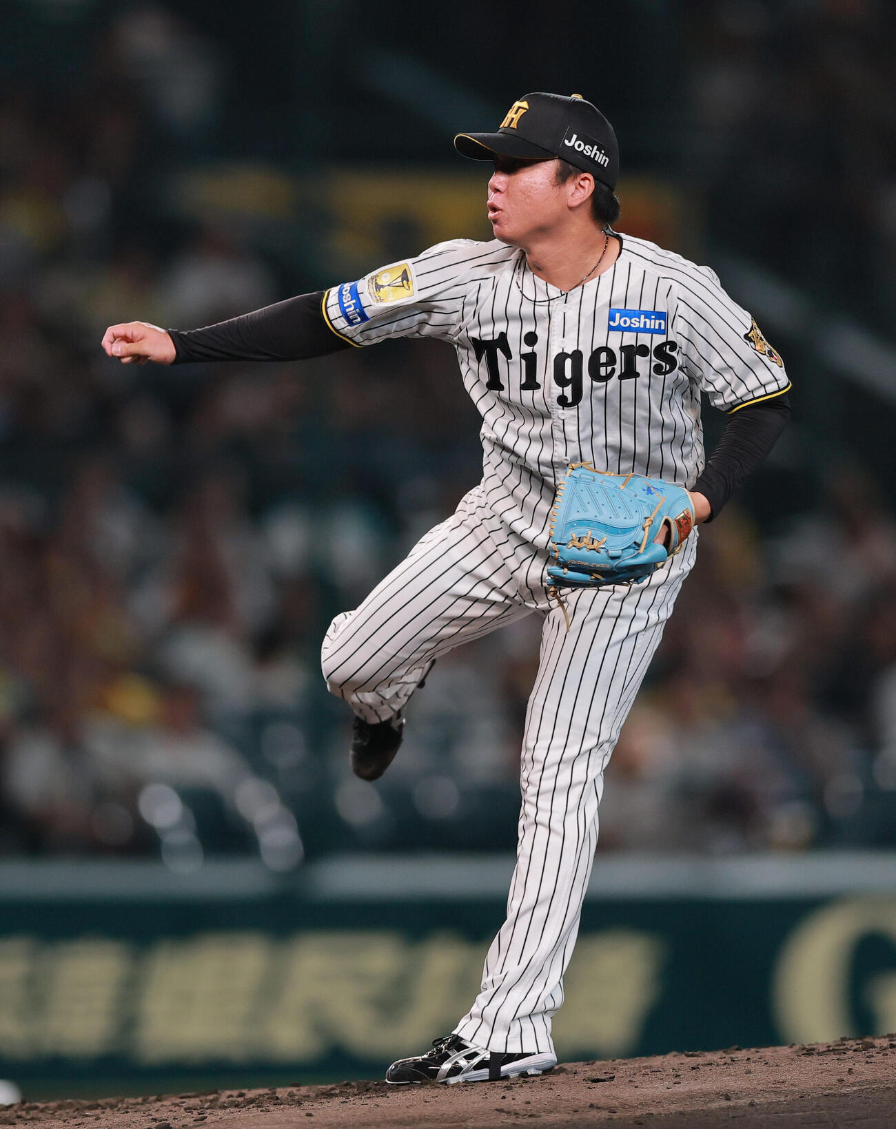 阪神対巨人　2回表、力投する阪神村上頌樹（撮影・上山淳一）