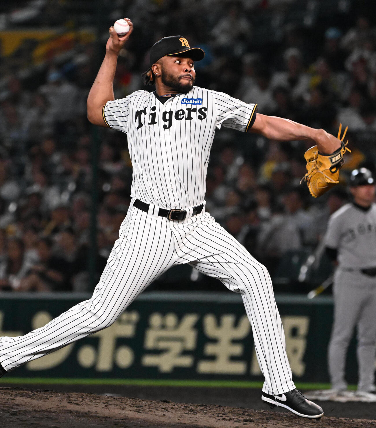 阪神対巨人　阪神4番手のラファエル・ドリス（撮影・石井愛子）