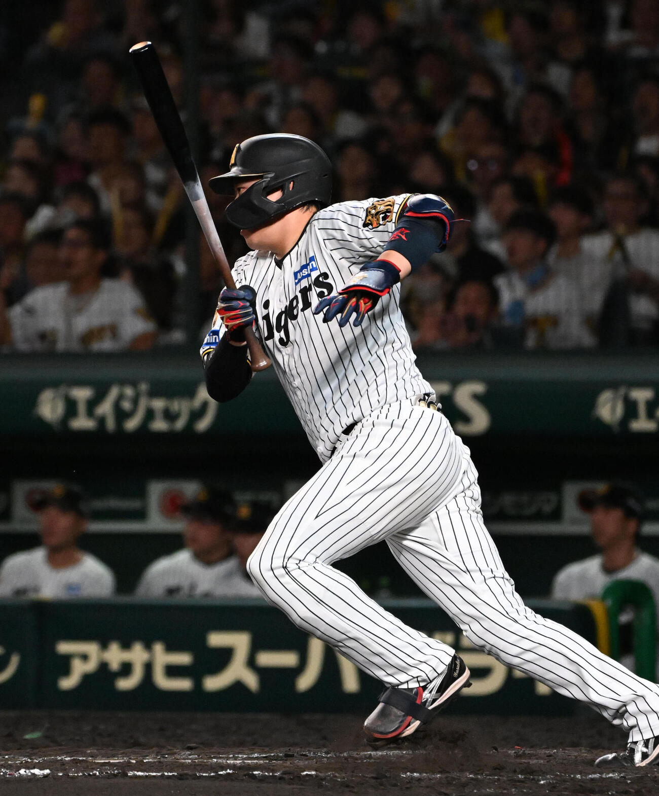 阪神対巨人　9回裏阪神2死一、三塁、大山悠輔は同点適時打を放つ（撮影・石井愛子）
