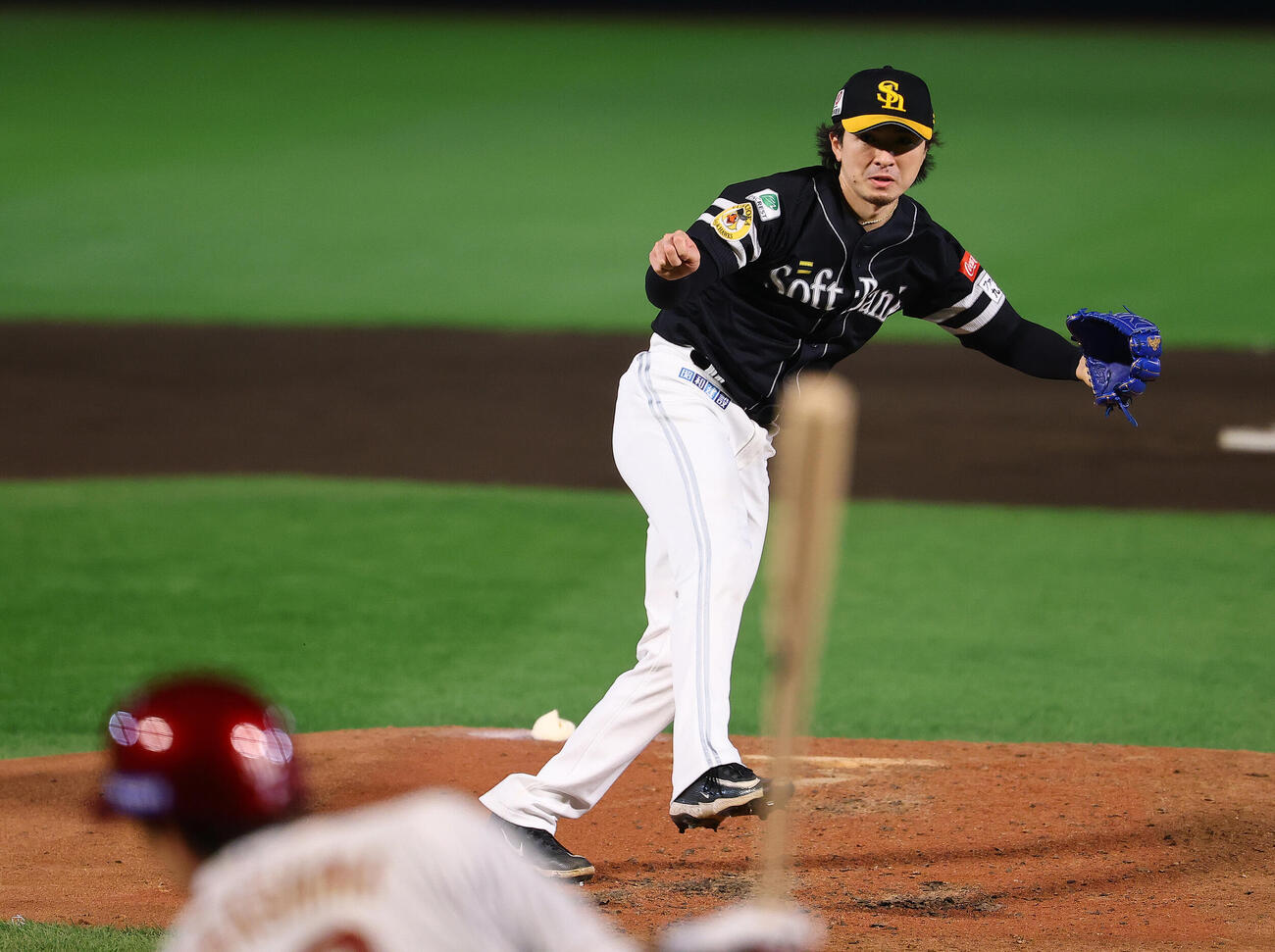 楽天対ソフトバンク　4回裏楽天無死、中島大輔を空振り三振に仕留める上沢直之（撮影・野上伸悟）