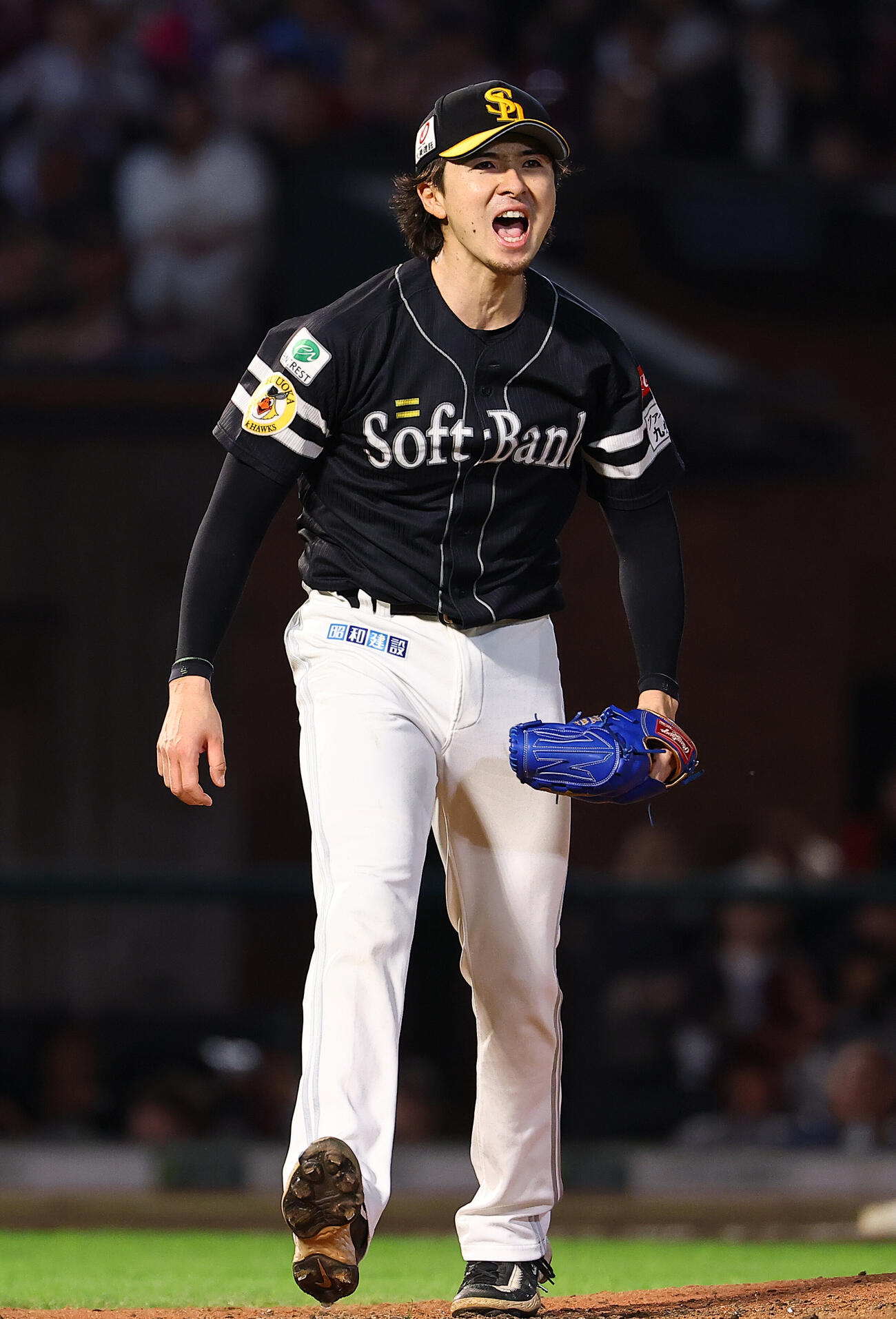 楽天対ソフトバンク　7回裏楽天2死二、三塁、小深田大翔を空振り三振に仕留めほえる上沢直之（撮影・野上伸悟）