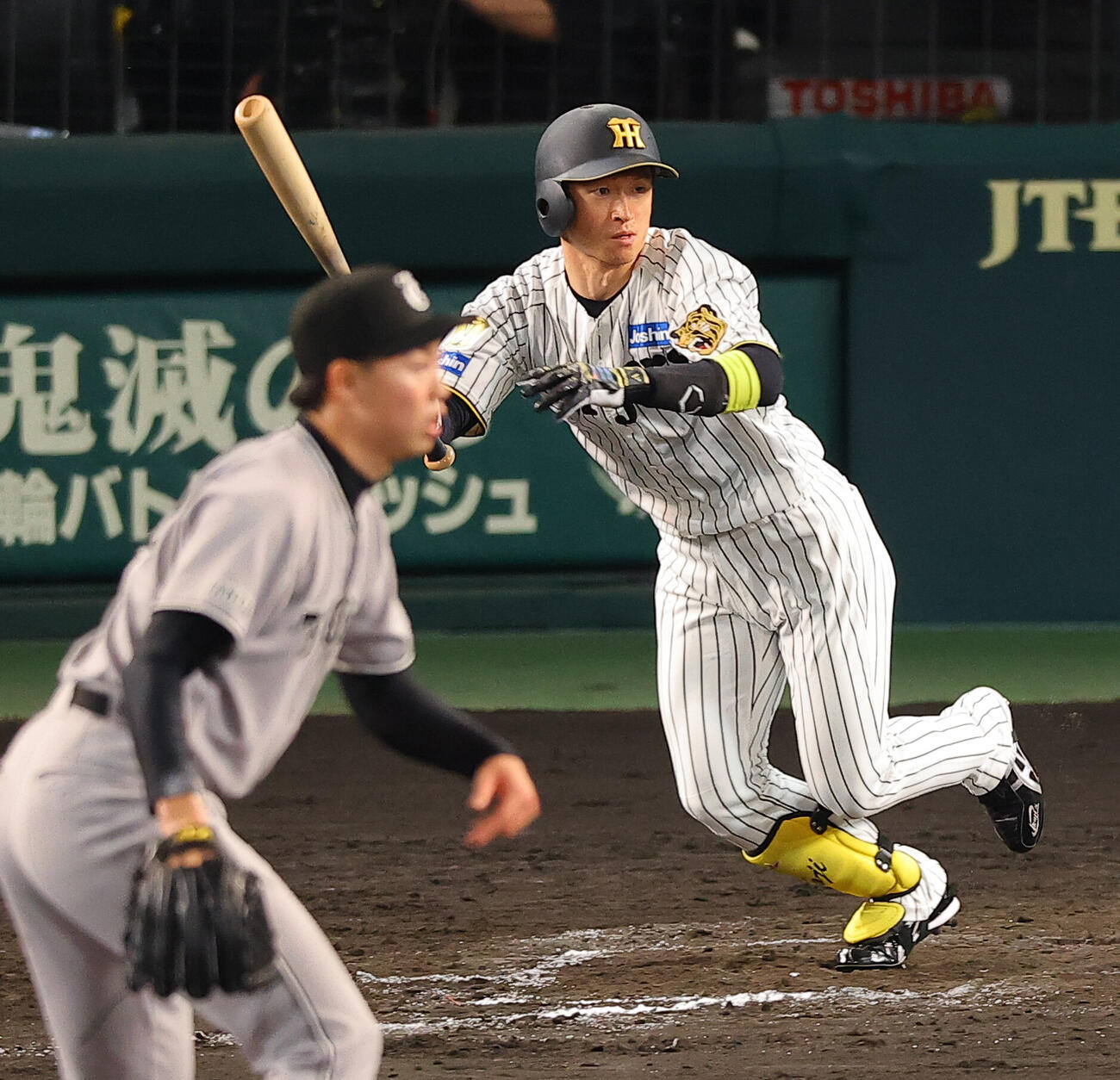阪神対巨人　7回裏阪神無死、近本光司は安打を放つ（撮影・上田博志）