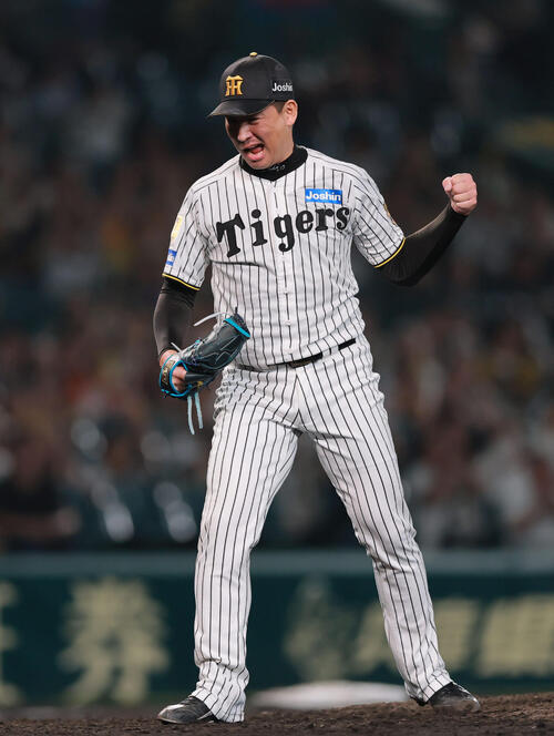 阪神】総力戦でドロー…11回岩崎優、珍しド派手ガッツポーズ締め 12回は