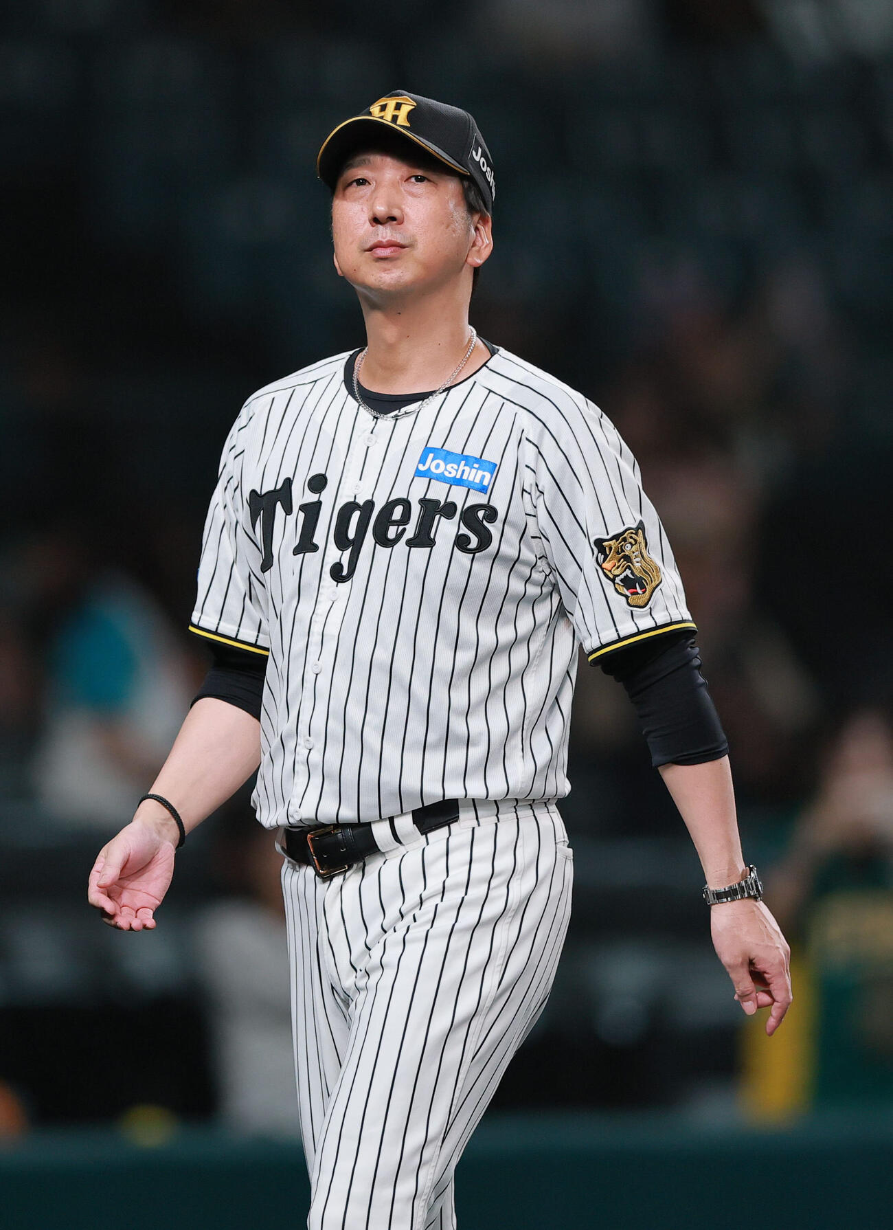 阪神対巨人　引き分けに終わり引き揚げる阪神藤川球児監督（撮影・上山淳一）