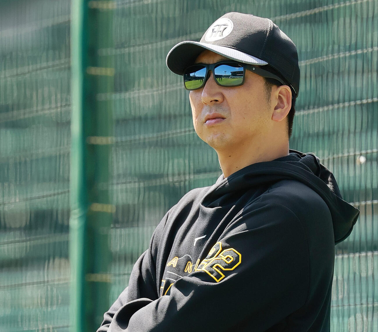 練習を確認する藤川球児監督（撮影・上山淳一）