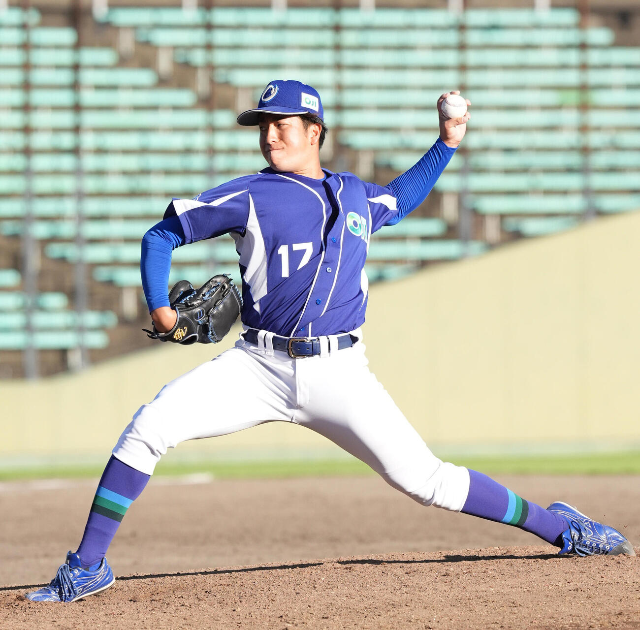 ヤマハ対王子　8回表、登板する王子樋口新（撮影・森本幸一）