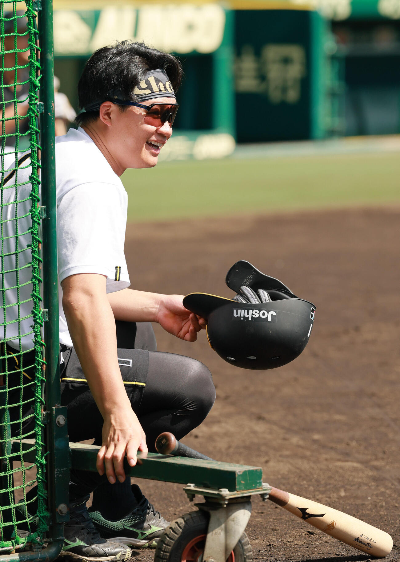 リラックスした表情を見せる森下翔太（撮影・上山淳一）