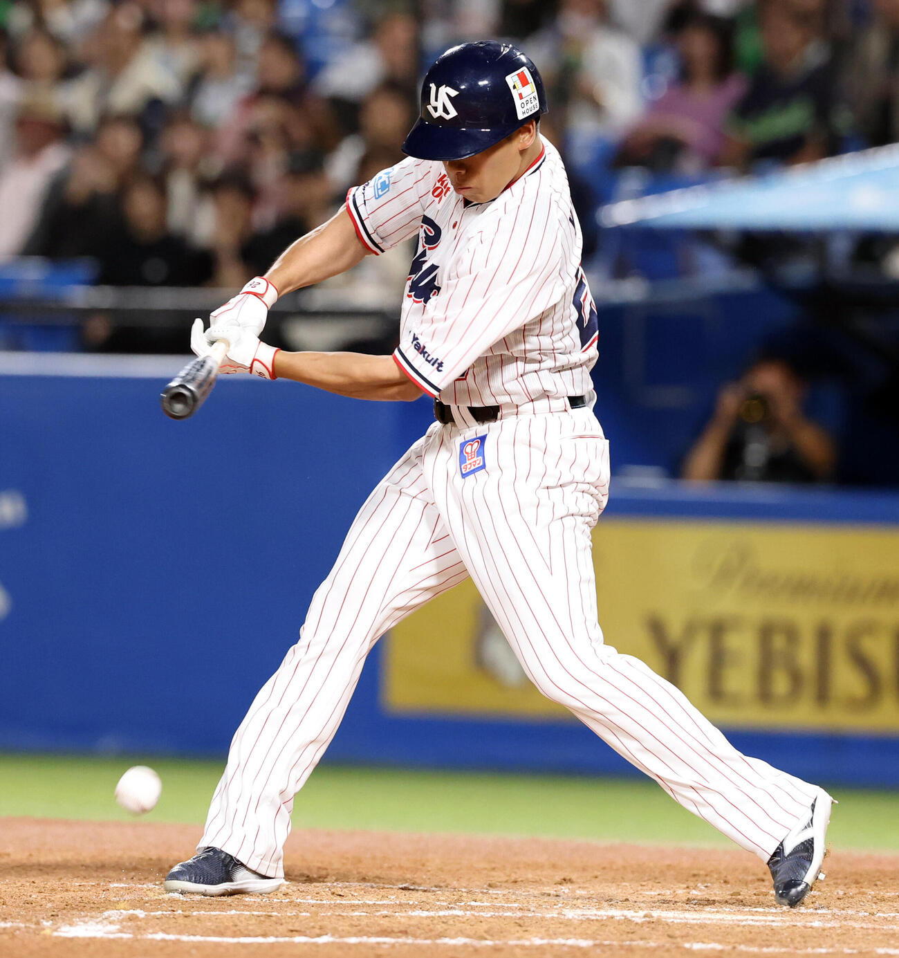 ヤクルト対巨人　3回裏ヤクルト無死一塁、山野太一は内野安打を放つ（撮影・浅見桂子）