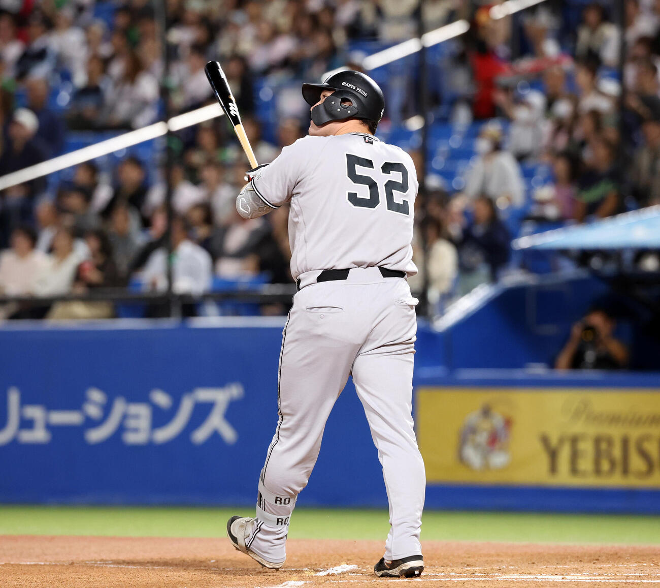 ヤクルト対巨人　2回表巨人1死、砂川リチャードはソロ本塁打を放つ（撮影・浅見桂子）