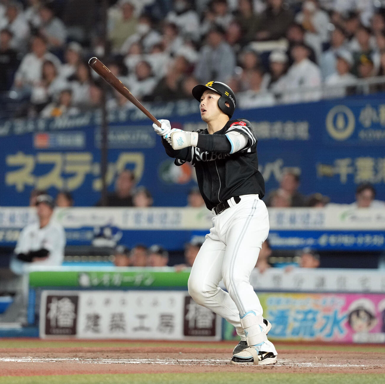 ロッテ対ソフトバンク　9回表ソフトバンク1死一、三塁、3点本塁打を放つ山本祐大（撮影・たえ見朱実）