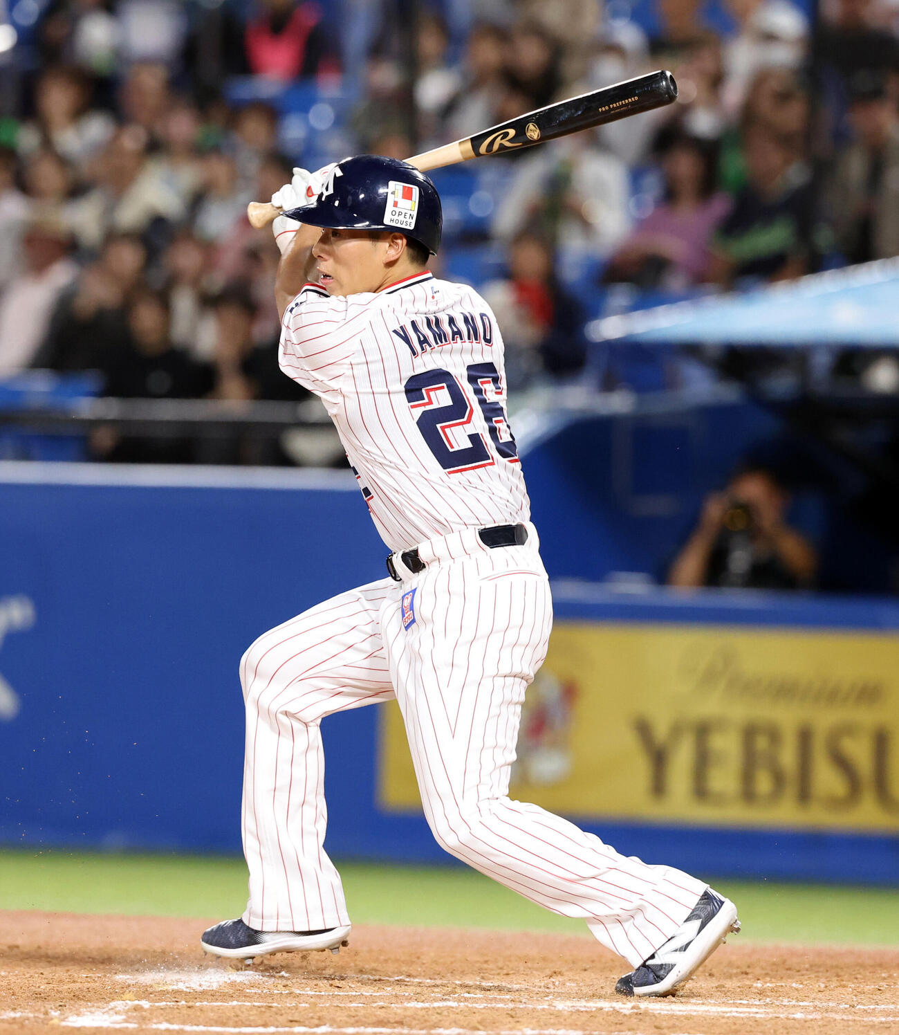 ヤクルト対巨人　3回裏ヤクルト無死一塁、山野太一は内野安打を放つ（撮影・浅見桂子）