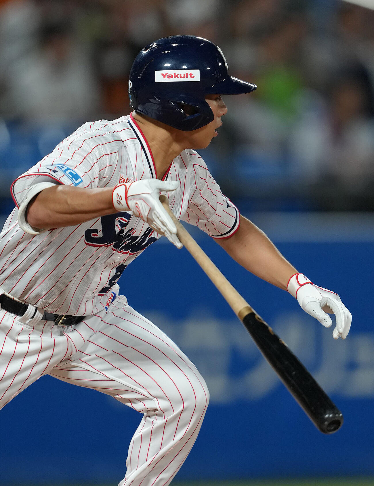 ヤクルト対巨人　5回裏ヤクルト無死、山野太一は左前打を放つ（撮影・足立雅史）