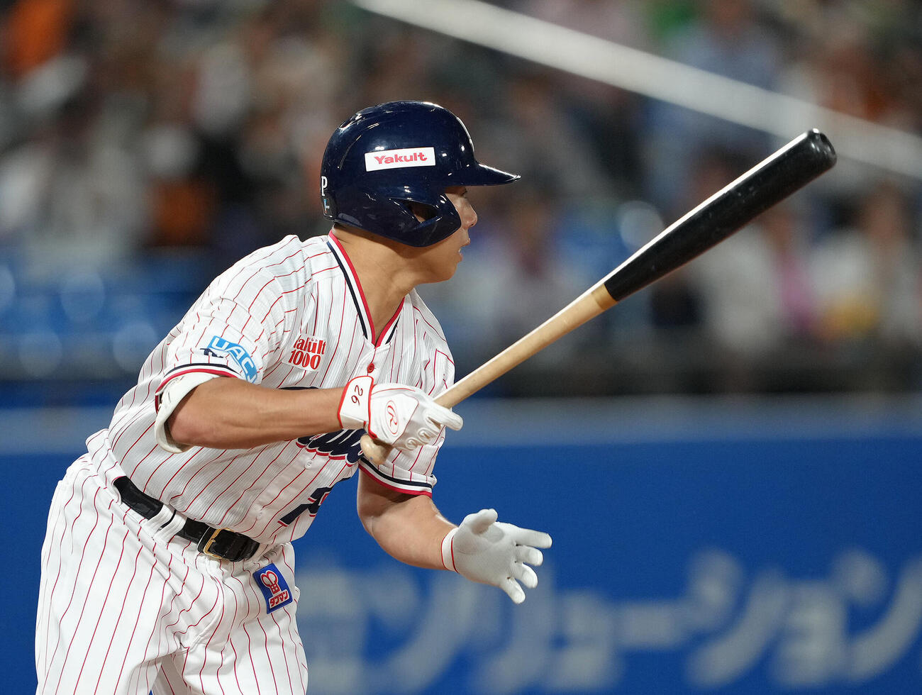ヤクルト対巨人　3回裏ヤクルト無死一塁、山野太一は遊撃への内野安打を放つ（撮影・足立雅史）