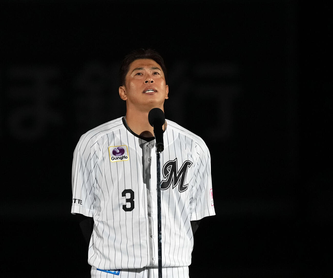 引退セレモニーであいさつえをするロッテ角中勝也（撮影・たえ見朱実）