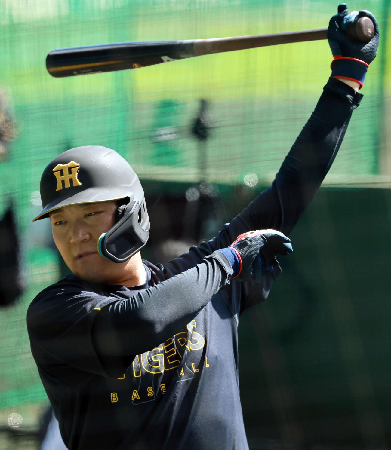 ティー打撃を行う大山悠輔（撮影・上山淳一）